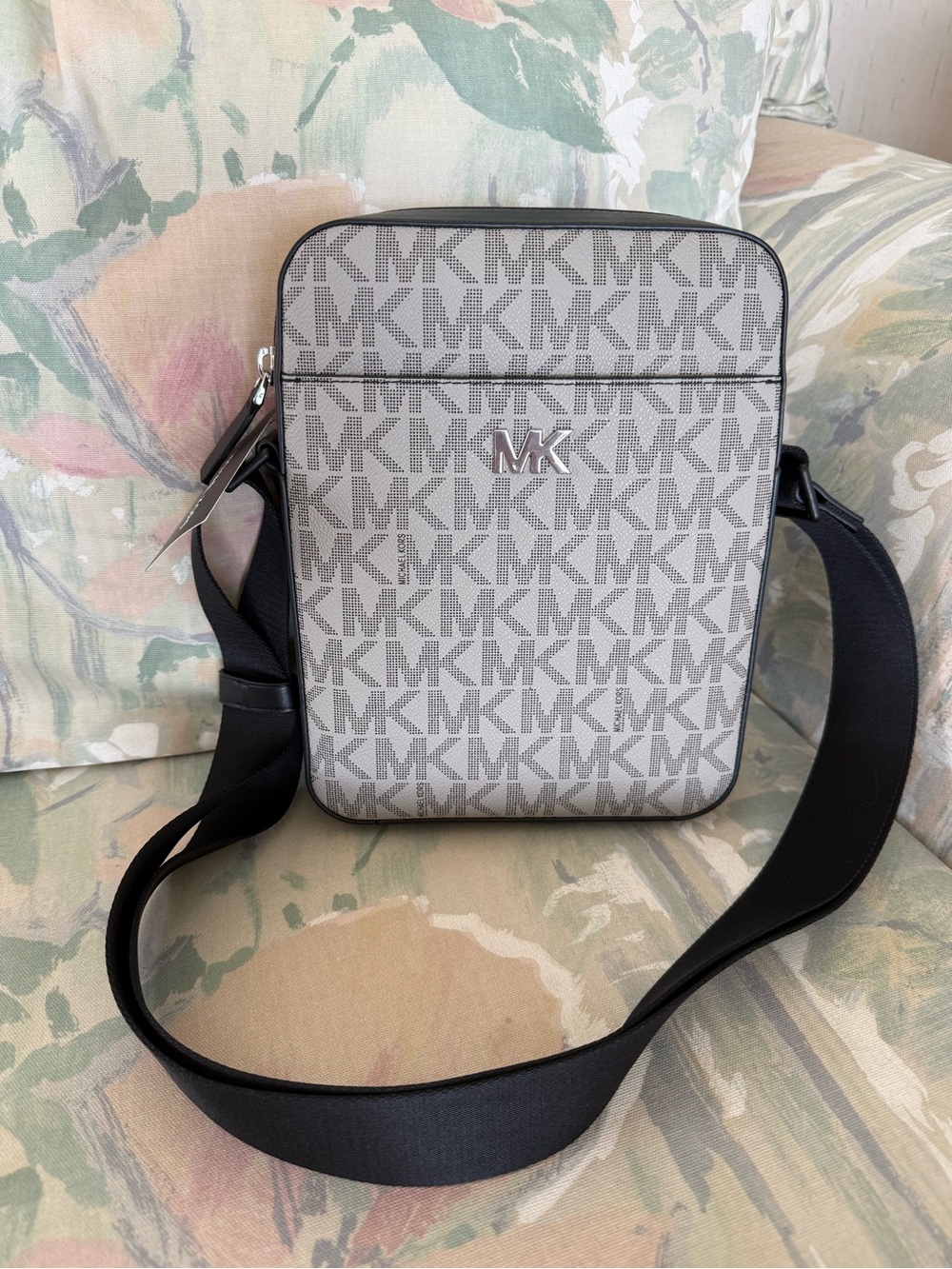 NWT Michael Kors Everett Flight Bag Pearl Grey Monogram Crossbody 87F5SEVC6B